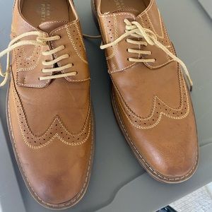 Men’s brown dress shoes